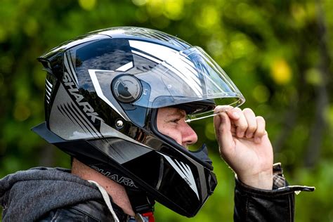 shark skwal 2|Shark Skwal 2.2, the motorcycle helmet with LED。